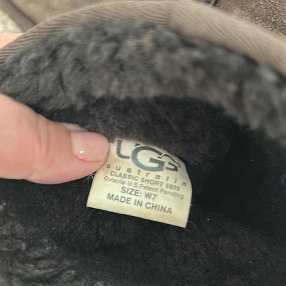 Women’s Dark Brown UGG. - Picture 4 of 5
